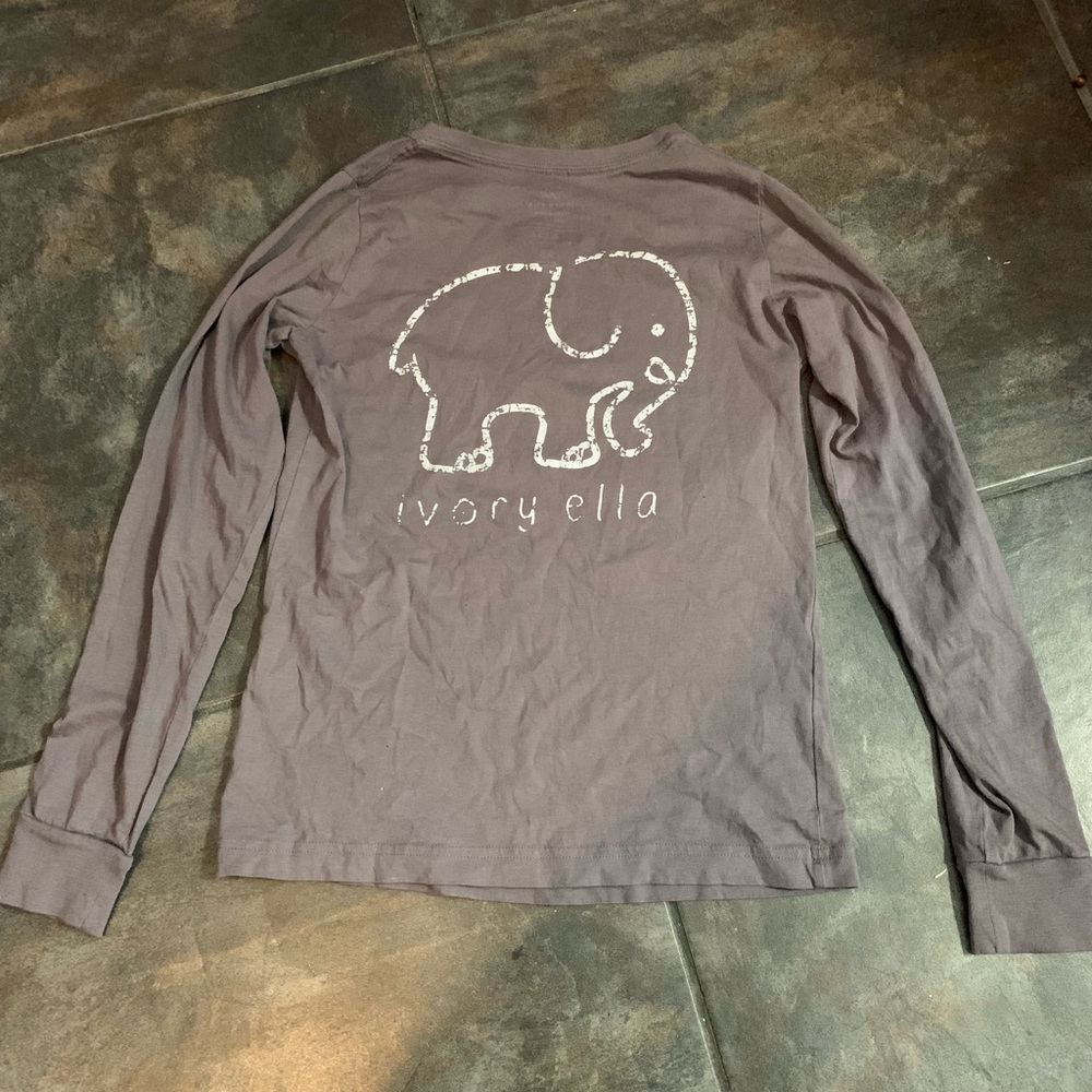 Long-sleeve t-shirt